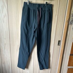 Cotopaxi Black Joggers Sweatpants Drawstring Waist